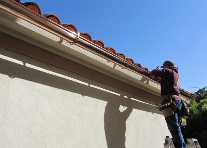 Gutter Cleaning in Pasadena